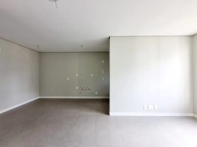 Apartamento com 10m² 2 quartos e 2 banheiros, à venda, no bairro Conjunto Habitacional Jamile Dequech em Londrina