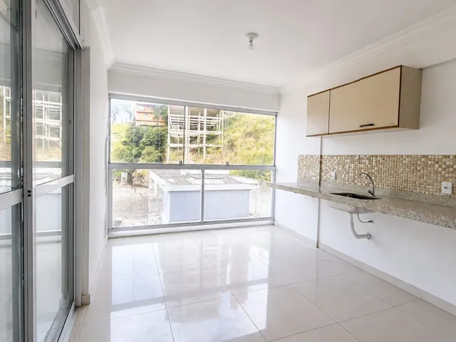 Apartamento 2 quartos e 2 banheiros, para alugar, no bairro Granbery em Juiz de Fora