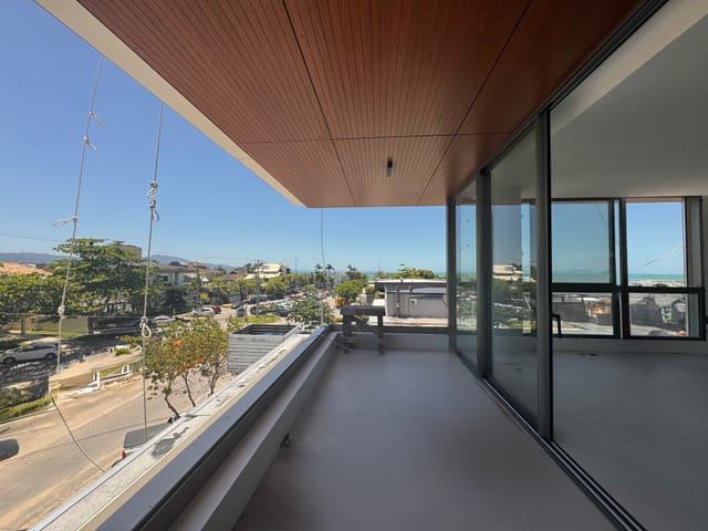 PURO- LOZALICADO NO CORAÇÃO DE JURERÊ INTERNACIONAL