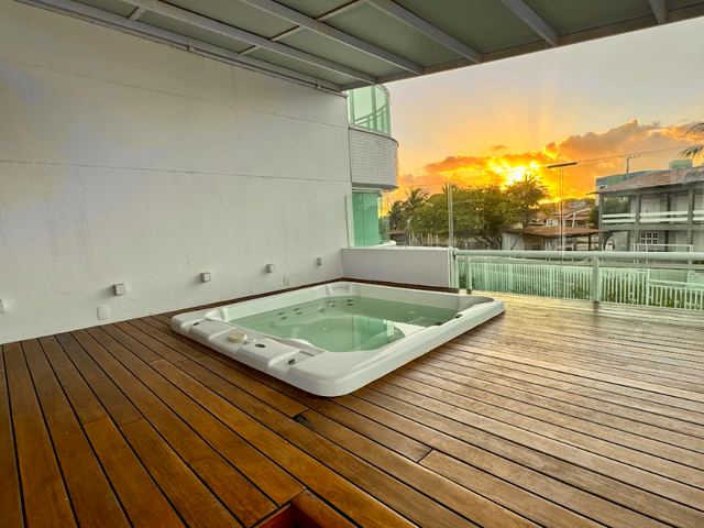 Cobertura Duplex Exclusiva: Luxo com Vista Mar