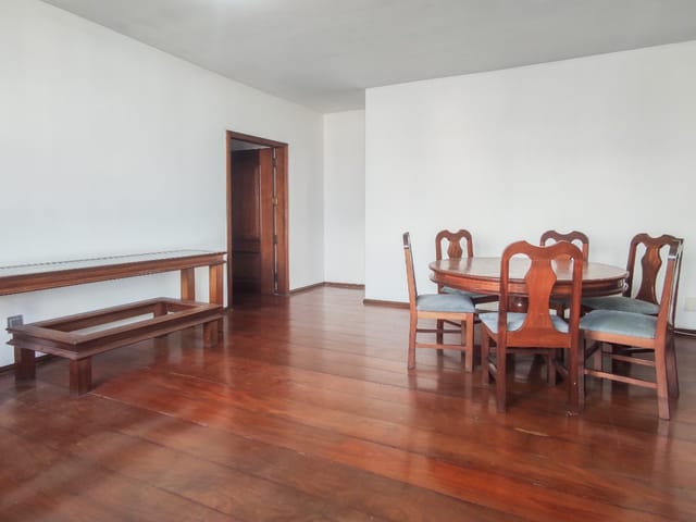 Apartamento 4 quartos e 5 banheiros, à venda, no bairro Batista Campos em Belém