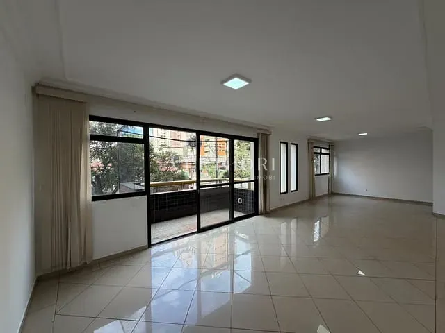 Apartamento com 262m² 4 quartos e 5 banheiros, à venda ou para alugar, no bairro Centro em Londrina