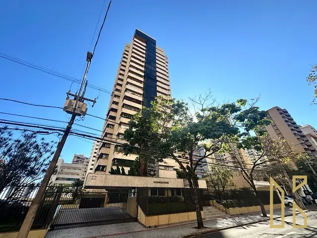 Apartamento com 453m² 4 quartos e 5 banheiros, à venda, no bairro Centro em Londrina