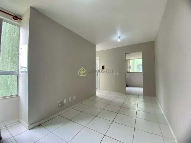 Apartamento com 50m² 2 quartos e 1 banheiro, à venda, no bairro Parque Independência em Barra Mansa