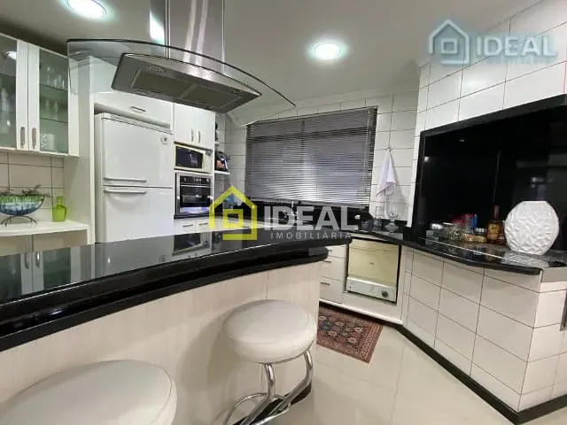 Apartamento 4 quartos e 4 banheiros, à venda, no bairro Centro em Concórdia