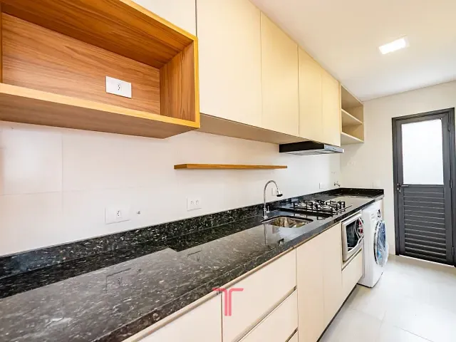 Apartamento 2 quartos e 2 banheiros, para alugar, no bairro Capão Raso em Curitiba