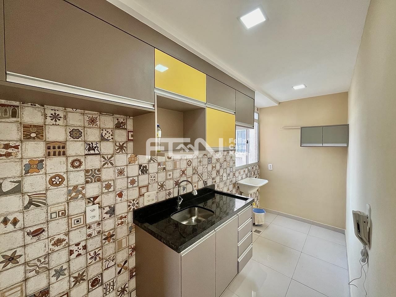 Apartamento à venda com 2 quartos, 10m² - Foto 2