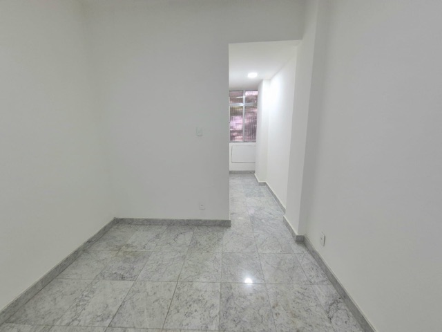 Foto do Apartamento - Apartamento 2 Quartos | 70 m² | 1 Vaga na Escritura | Frente | Próx. Metrô | Copacabana, RJ por R$ 870.000 | Henrique Martins