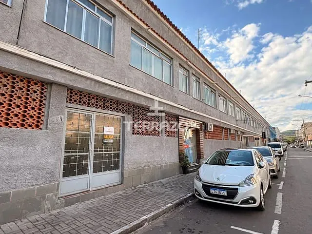 Apartamento 2 quartos e 1 banheiro, para alugar, no bairro Aterrado em Volta Redonda