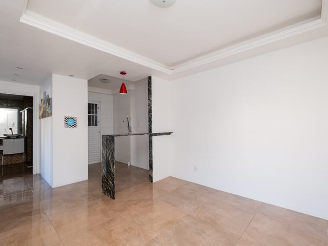 Apartamento com 49m² 2 quartos e 1 banheiro, à venda ou para alugar, no bairro Areal em Pelotas