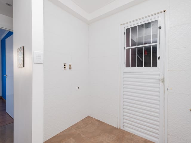 Apartamento com 49m² 2 quartos e 1 banheiro, à venda ou para alugar, no bairro Areal em Pelotas