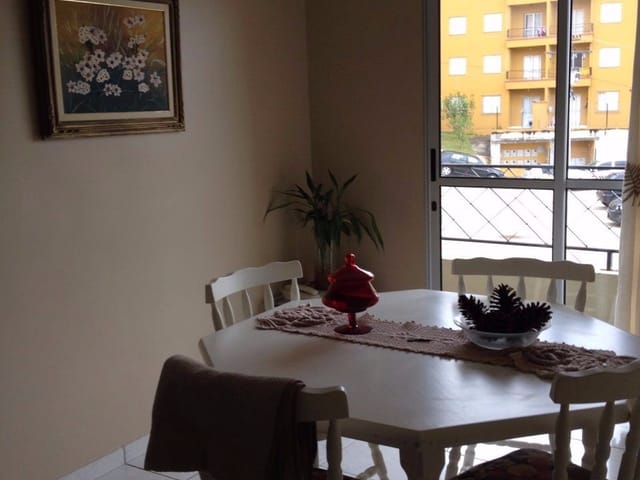 Foto do Apartamento - APARTAMENTO PARA VENDA OU LOCAÇÃO A 10 MIN. DO CENTRO DA CIDADE, PRÓXIMO A RODOVIÁRIA E DO SHOPPING DE POÇOS DE CALDAS
JARDIM COUNTRY CLUB
VENDA R$ 150.000,00 LOCAÇÃO: R$ 1.000,00 ( INCLUSO IPTU, CONDOMÍNIO, ÁGUA E GÁS) | Guaxupé Imóveis Ltda