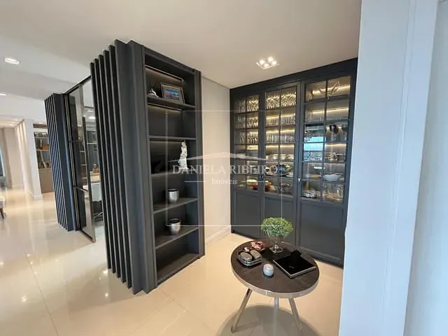 Apartamento 4 quartos e 6 banheiros, à venda, no bairro Santa Rosa em Londrina