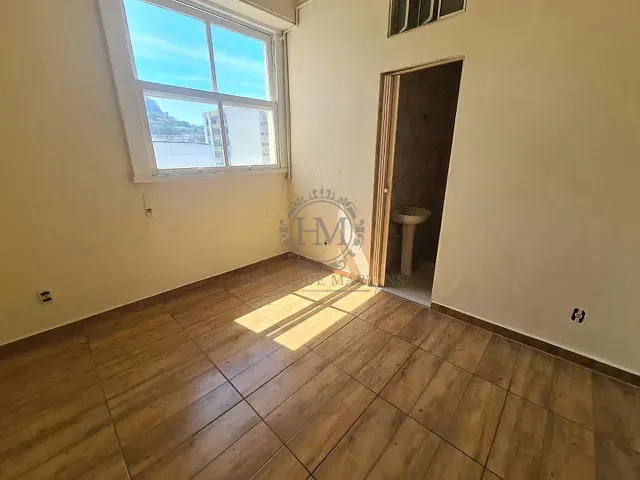 Apartamento com 37m² 1 quarto e 1 banheiro, à venda, no bairro Catete em Rio de Janeiro