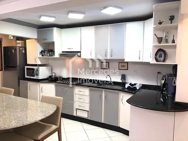 Apartamento com 188m² 2 quartos e 2 banheiros, à venda, no bairro Pioneiros em Balneário Camboriú