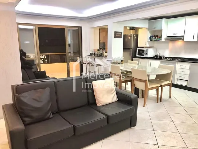 Apartamento com 188m² 2 quartos e 2 banheiros, à venda, no bairro Pioneiros em Balneário Camboriú