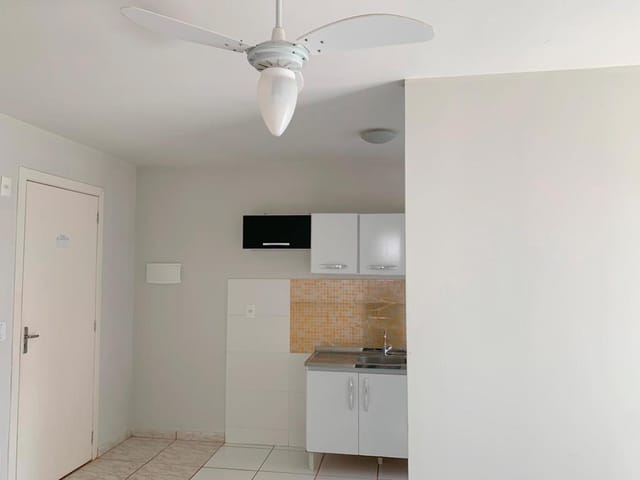 Apartamento com 50m² 2 quartos e 1 banheiro, à venda ou para alugar, no bairro Jardim Vitória em Cambé