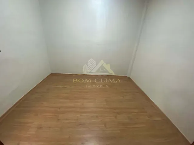 Apartamento com 73m² 3 quartos e 1 banheiro, para alugar, no bairro Bandeirantes em Juiz de Fora