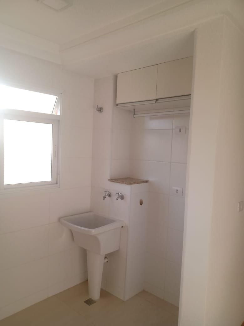 Apartamento à venda com 2 quartos, 70m² - Foto 4