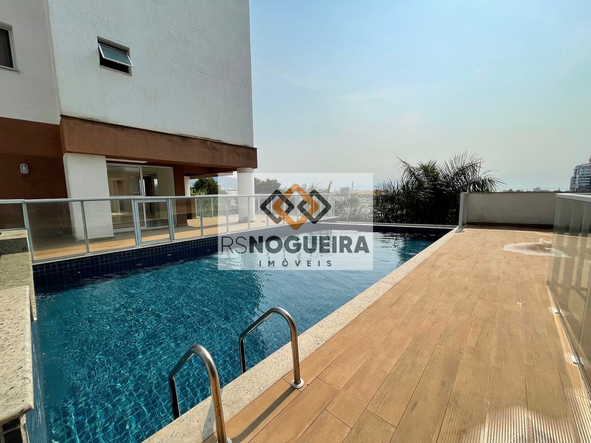Apartamento à venda com 2 quartos, 10m² - Foto 2