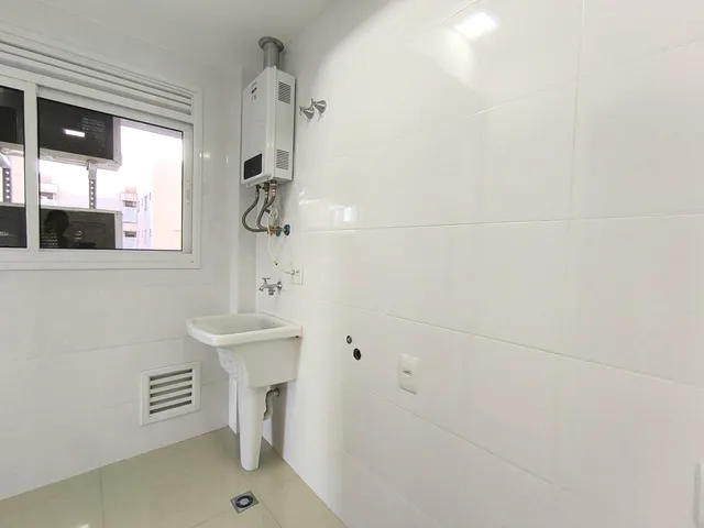 Apartamento com 10m² 3 quartos e 4 banheiros, para alugar, no bairro Gleba Fazenda Palhano em Londrina