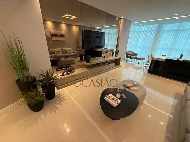Apartamento com 190m² 3 quartos e 4 banheiros, à venda, no bairro Centro em Balneário Camboriú