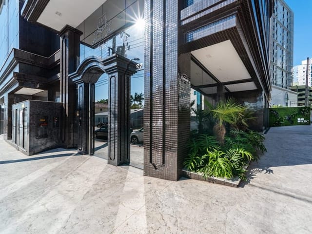 Apartamento com 213m² 3 quartos e 4 banheiros, à venda, no bairro Centro em Itapema