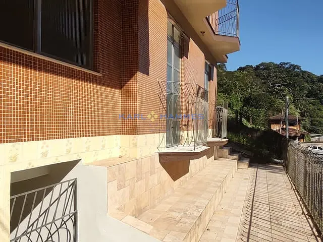 Apartamento 3 quartos e 3 banheiros, para alugar, no bairro Vila Militar em Petrópolis