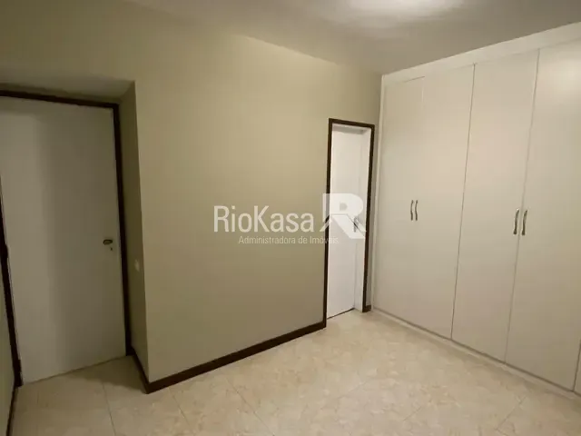 Apartamento 2 quartos e 2 banheiros, para alugar, no bairro Barra da Tijuca em Rio de Janeiro