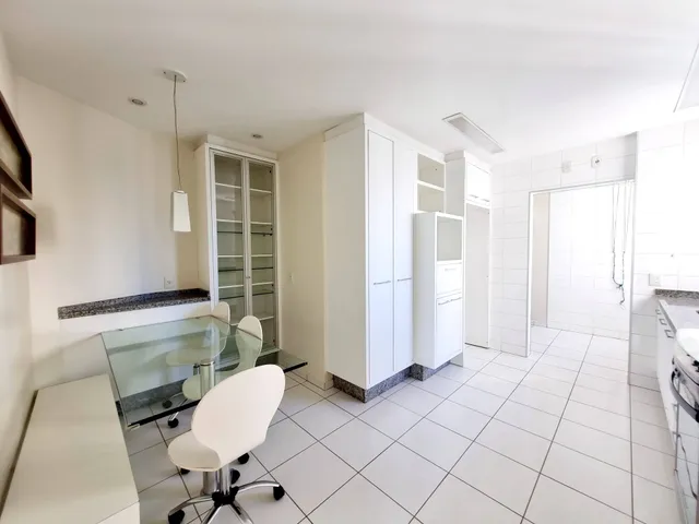 Apartamento com 200m² 3 quartos e 2 banheiros, para alugar, no bairro Gleba Fazenda Palhano em Londrina