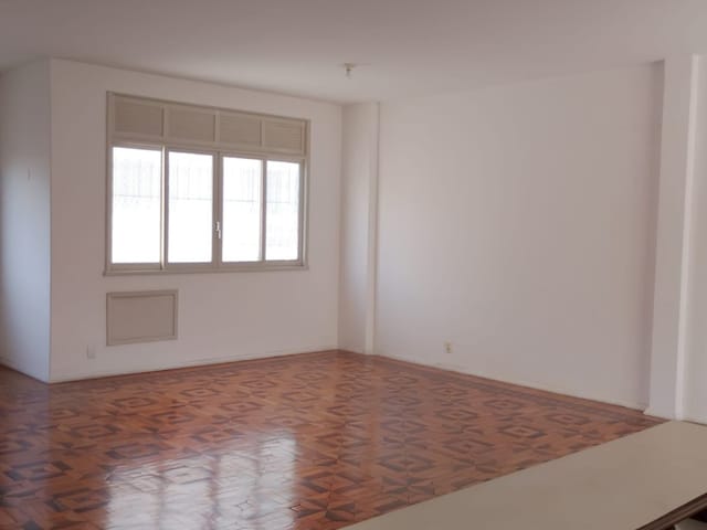 Apartamento 3 quartos e 5 banheiros, para alugar, no bairro Laranjeiras em Rio de Janeiro