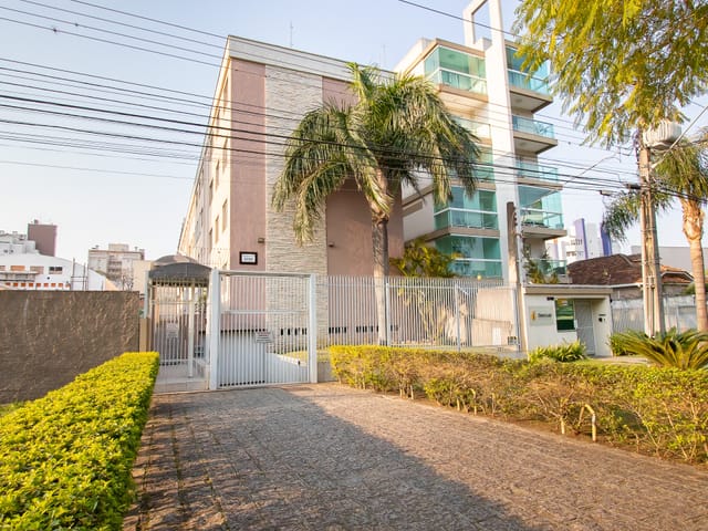 Foto do Apartamento - Apartamento 3 quartos sendo 1 Suíte, 1 vaga livre Água Verde pertinho do Batel.  | XS IMÓVEIS