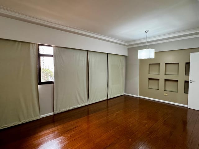 Foto do Apartamento - Apartamento para Locação, 3 Quartos (01 suíte), lavabo, Sacada, 2 Vagas de garagem, 115 M² útil, Centro, Londrina - PR | ZBM NEGOCIOS IMOBILIARIOS