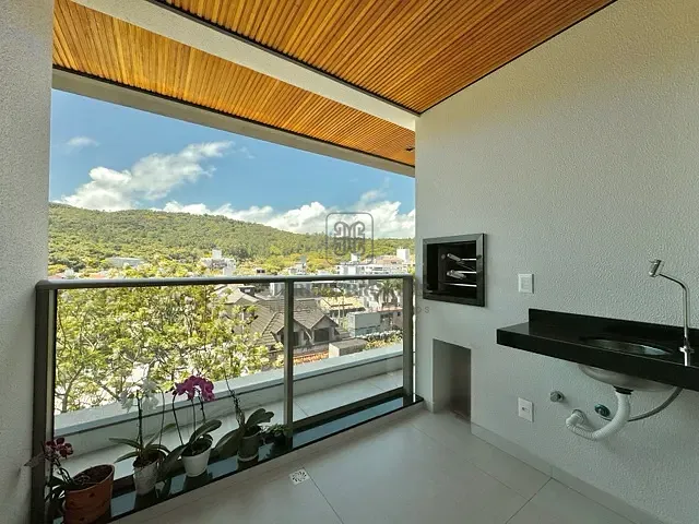 Apartamento 2 quartos e 3 banheiros, à venda ou para alugar, no bairro Jurerê em Florianópolis