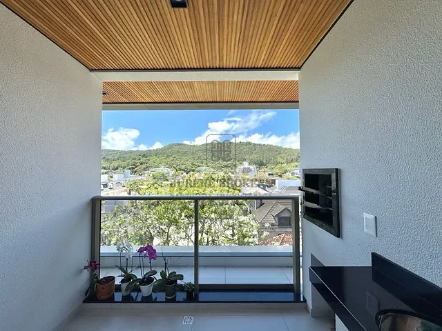 Apartamento 2 quartos e 3 banheiros, à venda ou para alugar, no bairro Jurerê em Florianópolis