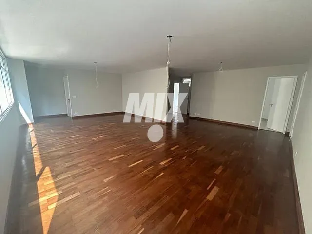 Apartamento 4 quartos e 3 banheiros, à venda, no bairro Vila Nova Conceição em São Paulo