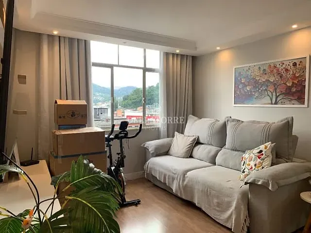 Apartamento com 52m² 3 quartos e 1 banheiro, à venda ou para alugar, no bairro Nossa Senhora de Fátima em Teresópolis