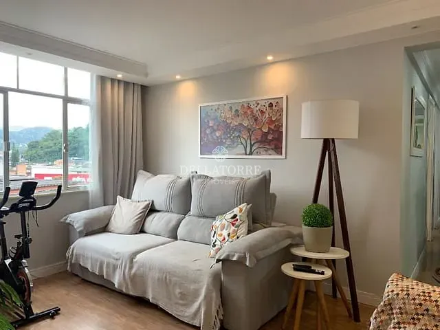 Apartamento com 52m² 3 quartos e 1 banheiro, à venda ou para alugar, no bairro Nossa Senhora de Fátima em Teresópolis
