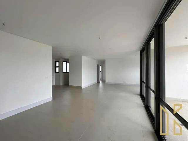 Apartamento com 231m² 2 quartos e 3 banheiros, à venda, no bairro Bela Suiça em Londrina