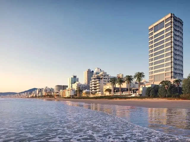 Apartamento com 233m² 4 quartos e 5 banheiros, à venda, no bairro Meia Praia em Itapema