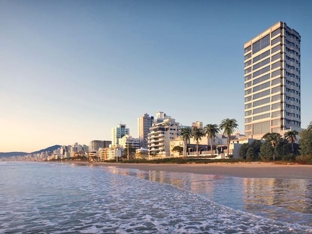 Apartamento com 233m² 4 quartos e 5 banheiros, à venda, no bairro Meia Praia em Itapema