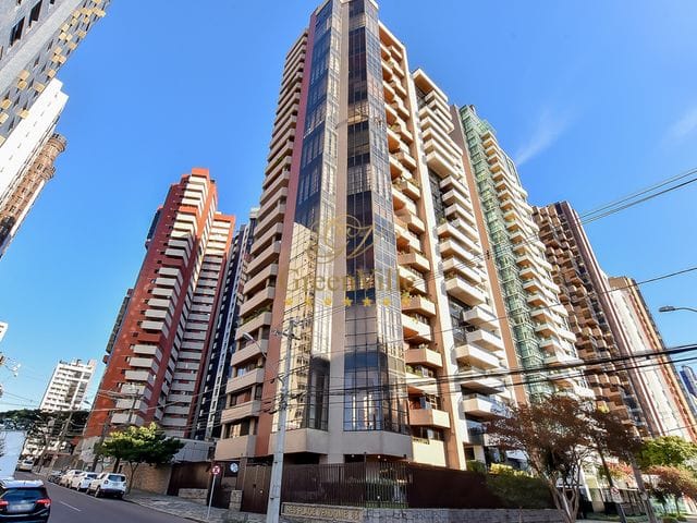 Apartamento com 638m² 4 quartos e 6 banheiros, à venda, no bairro Batel em Curitiba