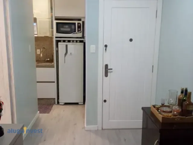 Apartamento 1 quarto e 1 banheiro, para alugar, no bairro Centro em Florianópolis