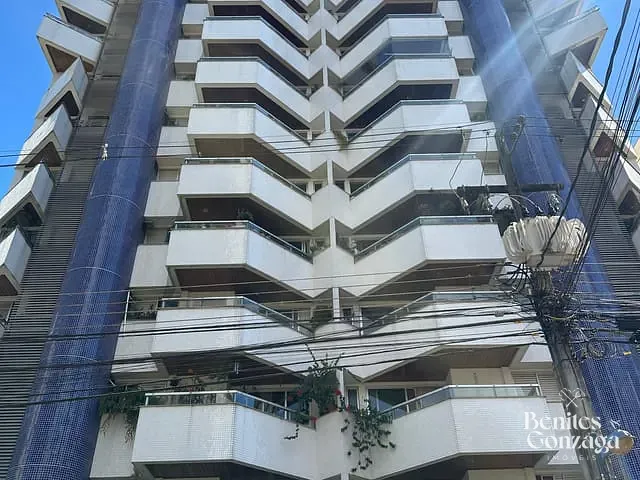 Apartamento com 400m² 5 quartos e 5 banheiros, à venda, no bairro Zona 07 em Maringá