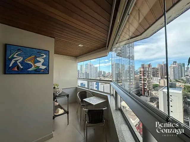Apartamento com 400m² 5 quartos e 5 banheiros, à venda, no bairro Zona 07 em Maringá