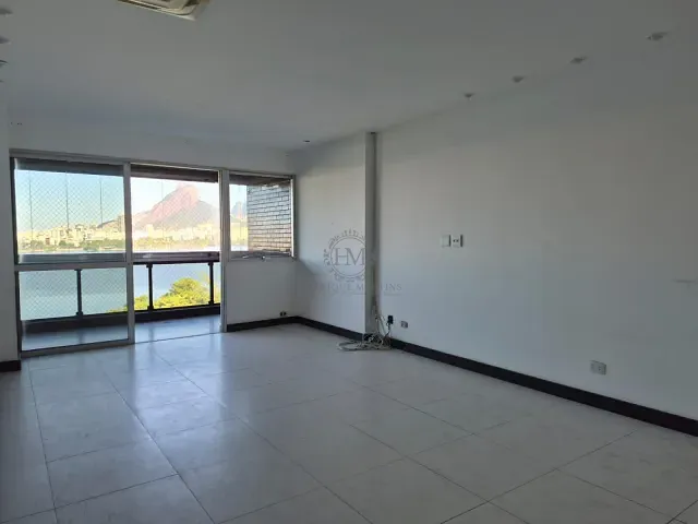 Apartamento com 160m² 4 quartos e 4 banheiros, à venda ou para alugar, no bairro Lagoa em Rio de Janeiro