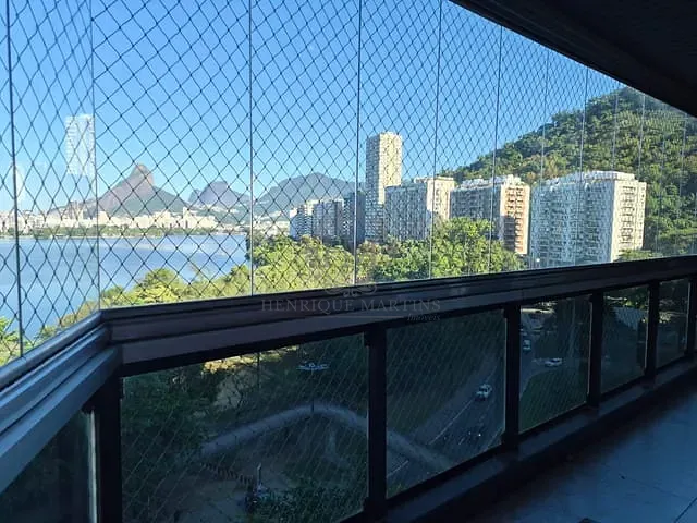Apartamento com 160m² 4 quartos e 4 banheiros, à venda ou para alugar, no bairro Lagoa em Rio de Janeiro