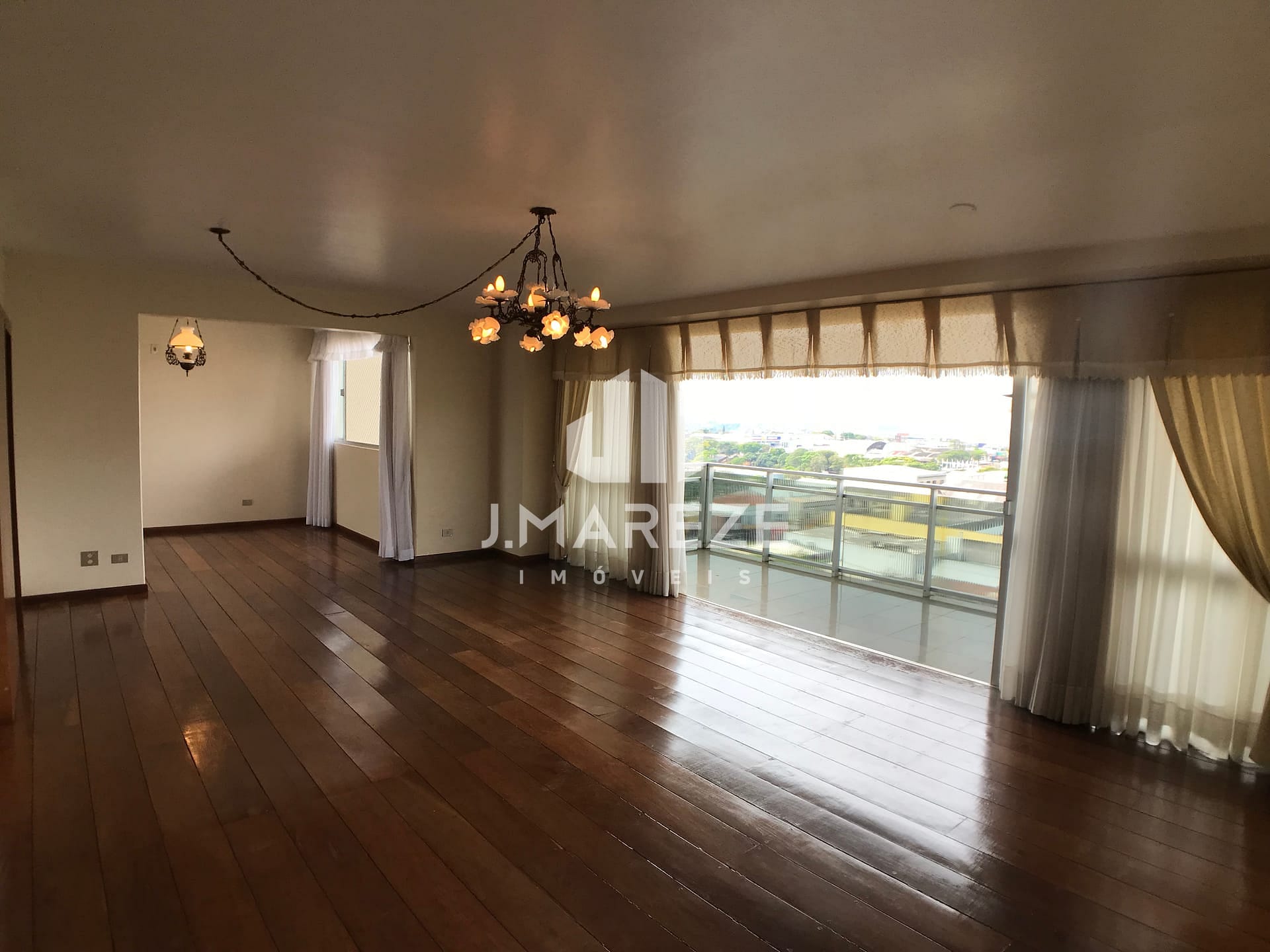 Apartamento à venda com 3 quartos, 224m² - Foto 1