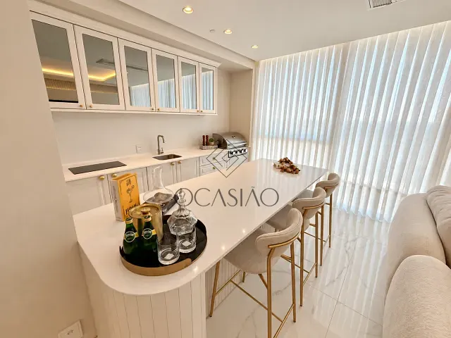 Apartamento 4 quartos e 5 banheiros, à venda, no bairro Centro em Balneário Camboriú