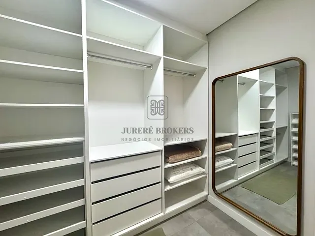 Apartamento 1 quarto e 2 banheiros, para alugar, no bairro Jurerê em Florianópolis